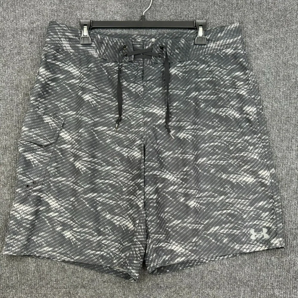 Under Armour Heat Gear Board Shorts Loose 36 Black Gray Casual Outdoors Swimwear